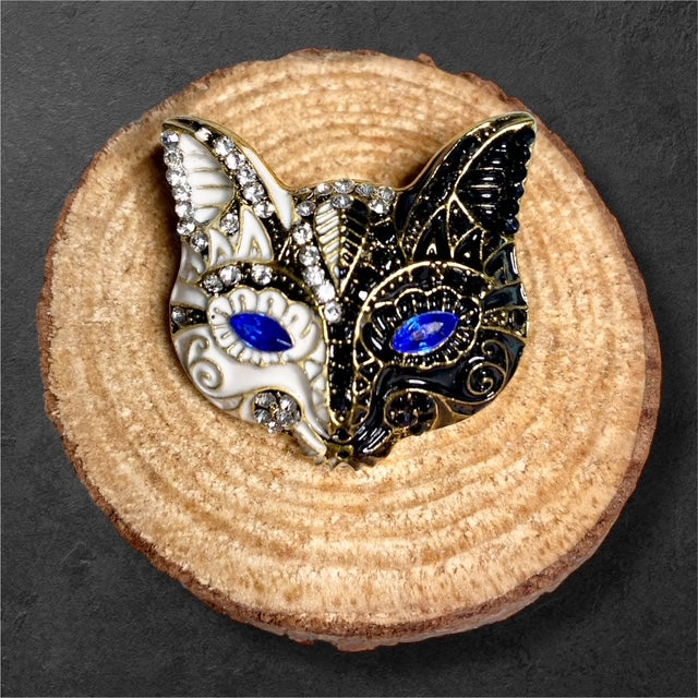 Luna Noir Cat brooch with black cat design