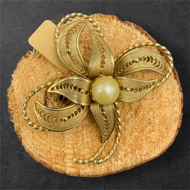 Manor Gilded Blossom brooch with gold floral design