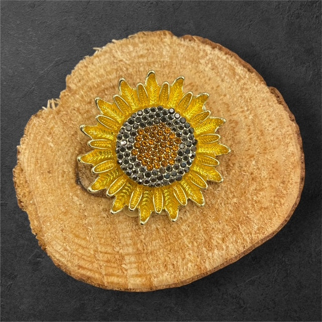 Sunflower brooch with detailed sunflower design