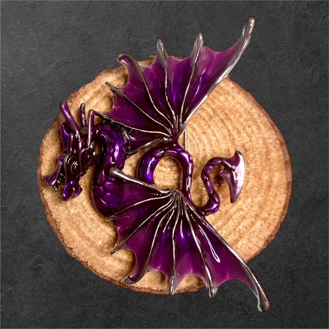 Dragon brooch with detailed dragon motif