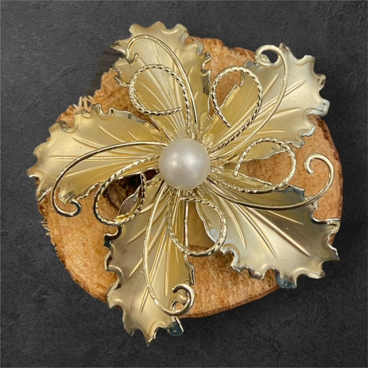 Gilded Leaf - The Manor Brooch Collection