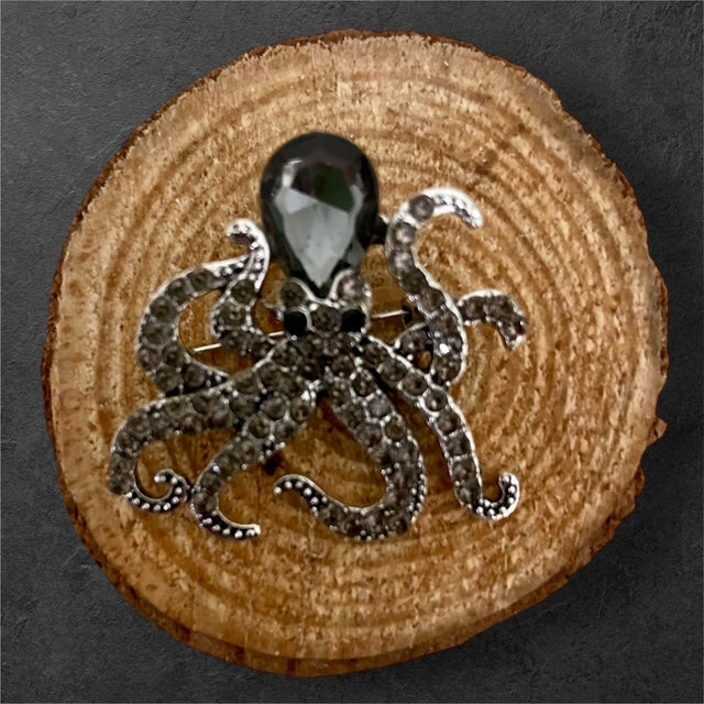 Octopus brooch with detailed octopus design