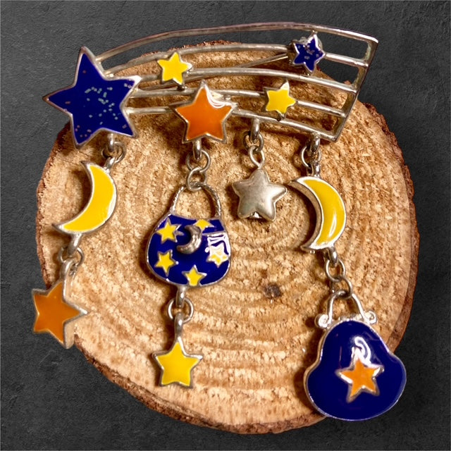 Stars brooch with clustered star motif