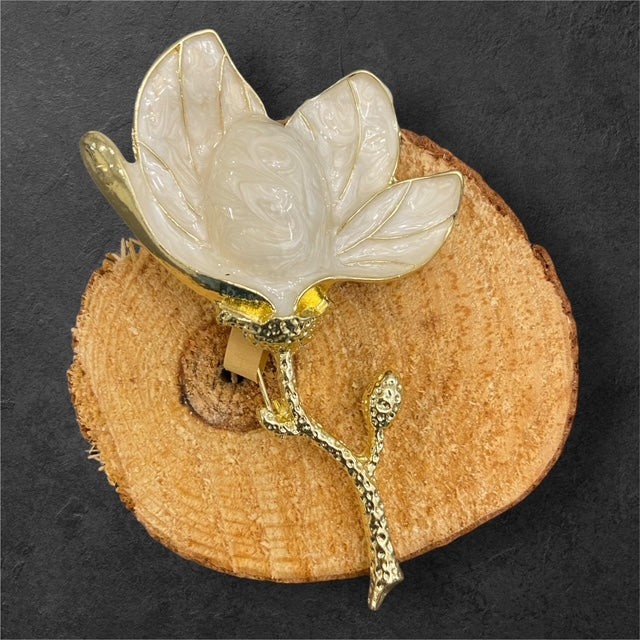 Sweet Blossom - The Manor Brooch Collection