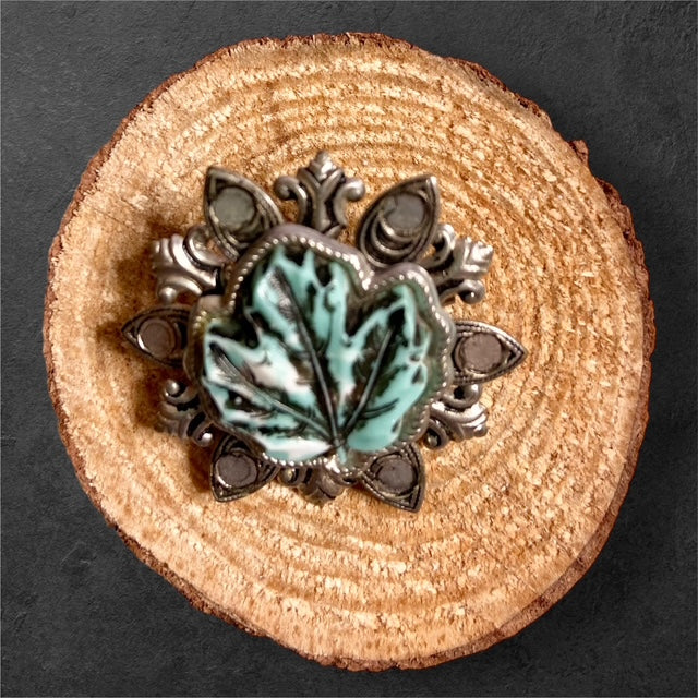 Teal Leaf brooch with teal?toned leaf design